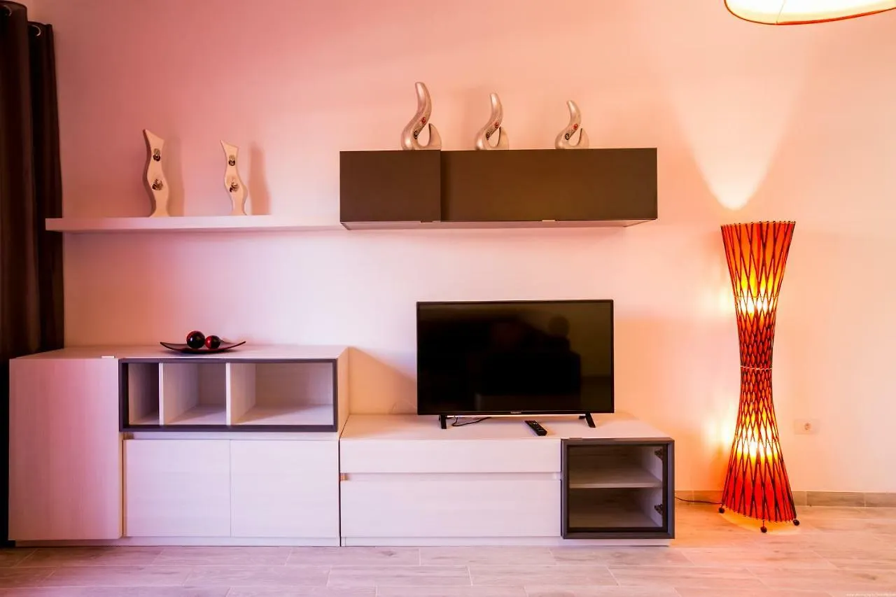 Spacious & Stylish Apartment Los Cristianos Los Cristianos  0*, Los Cristianos (Tenerife)